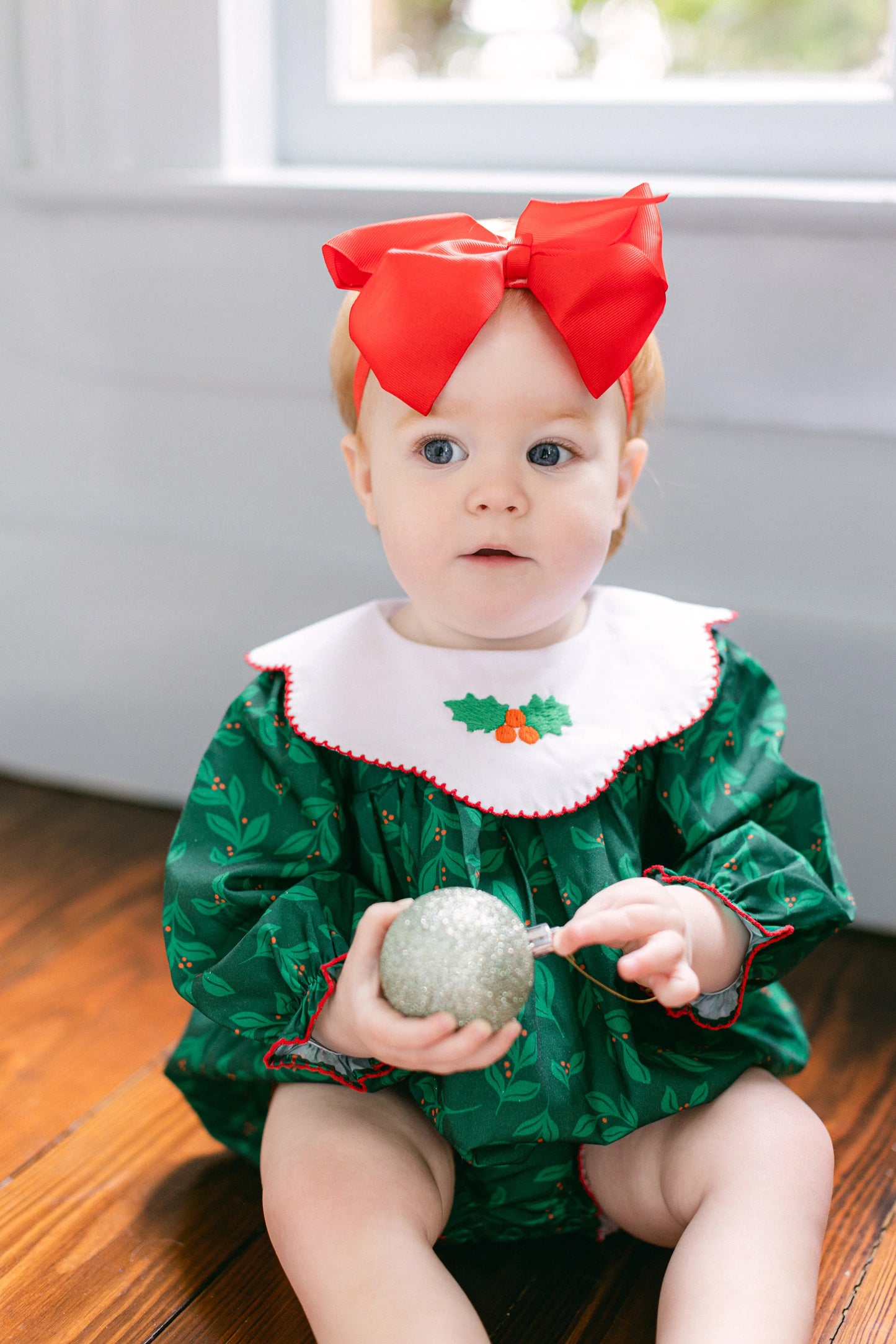 Collared Holly Bubble