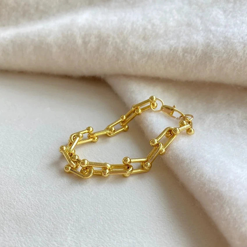 Horseshoe Bracelet | Easton Elle