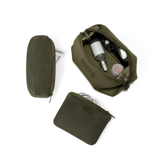 Hunter Toiletry Bag in Dark Moss | Large
